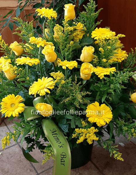 CESTO FUNEBRE CON FIORI MISTI DI STAGIONE